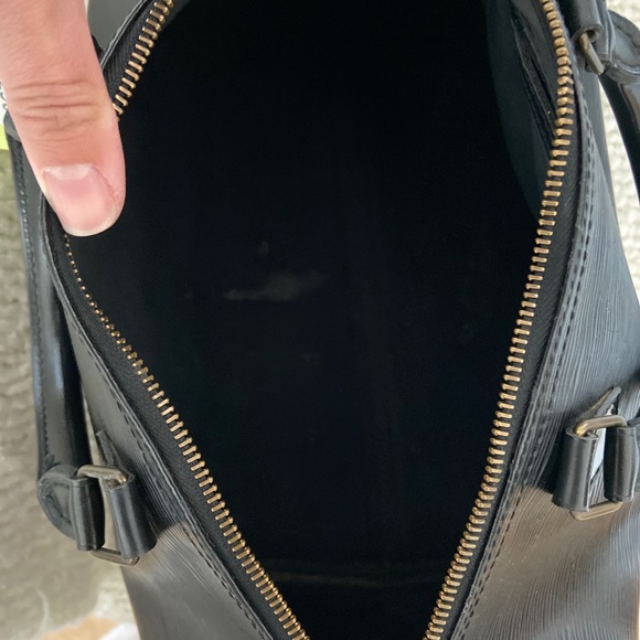 Louis Vuitton Epi Black Speedy 30 - Picture 11 of 14